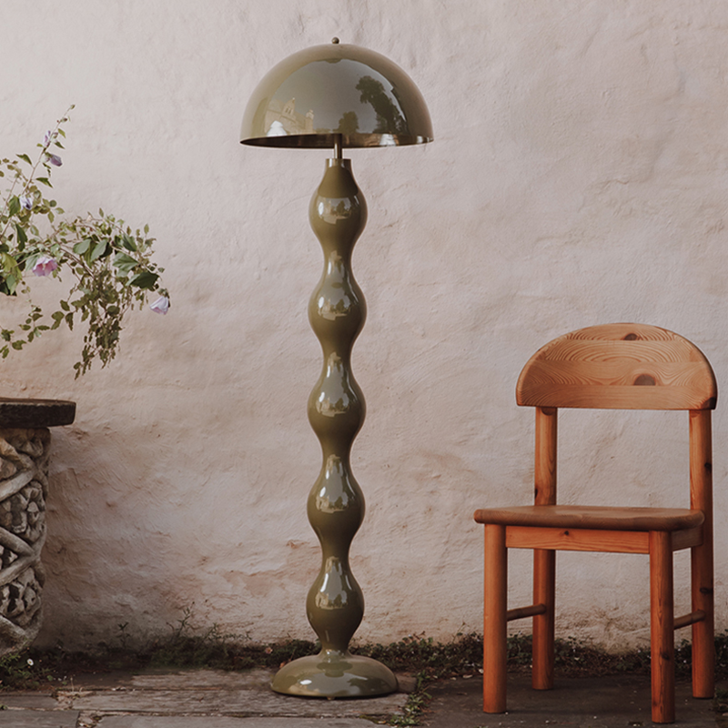 Close-up of the vibrant green finish on the minimalist geometric floor lamp.