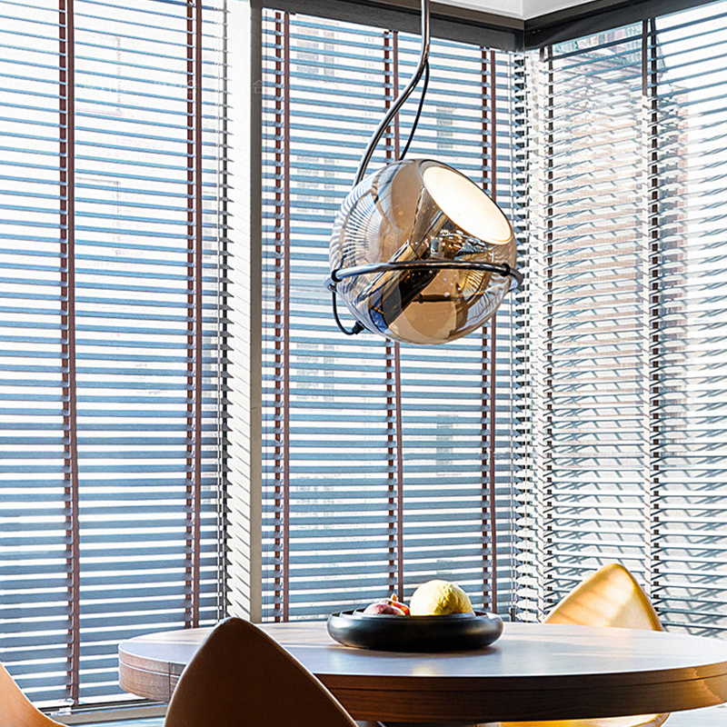 Modern Amber Glass Pendant Lamp with Adjustable Brightness - Image 4