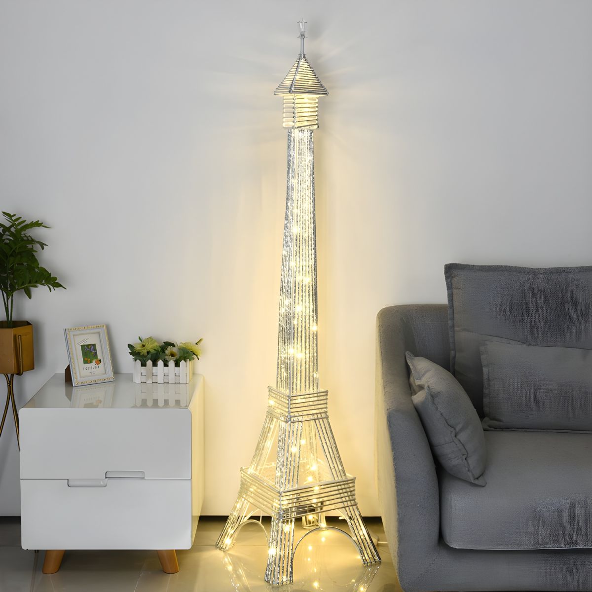 Close-up of the Eiffel Tower lamps premium aluminum body, emphasizing its modern and sophisticated craftsmanship.