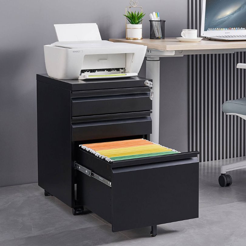 Close-up of the locking mechanism of the 3-drawer filing cabinet ensuring document security