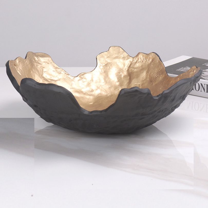Close-up of the irregular shape and texture of the synthetic resin fruit plate