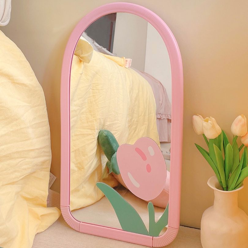 Close-up view of the makeup mirror reflecting a beautiful room, emphasizing its clear and distortion-free reflection.