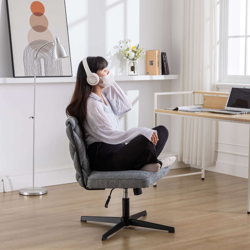 Close-up of the luxurious padded seat and backrest of the swivel office chair.
