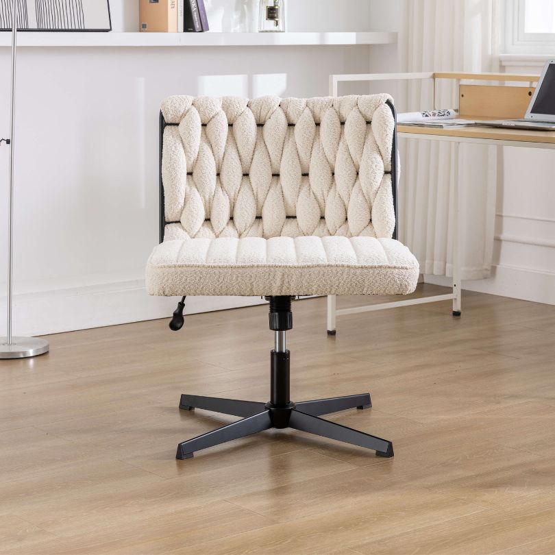 Elegant swivel office chair showcasing 360° swivel functionality.