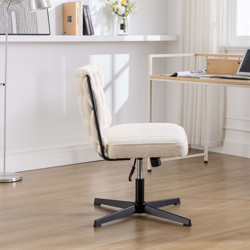 Elegant swivel office chair showcasing 360° swivel functionality.