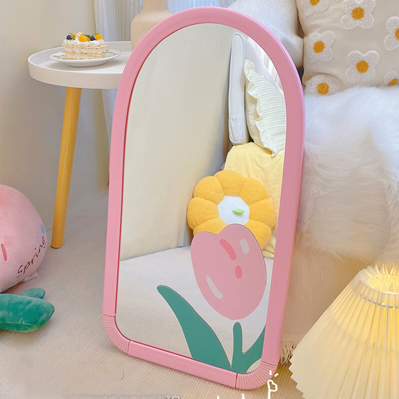Close-up view of the makeup mirror reflecting a beautiful room, emphasizing its clear and distortion-free reflection.