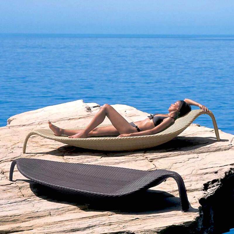 Close-up of the rattan texture and aluminum frame of the outdoor recliner