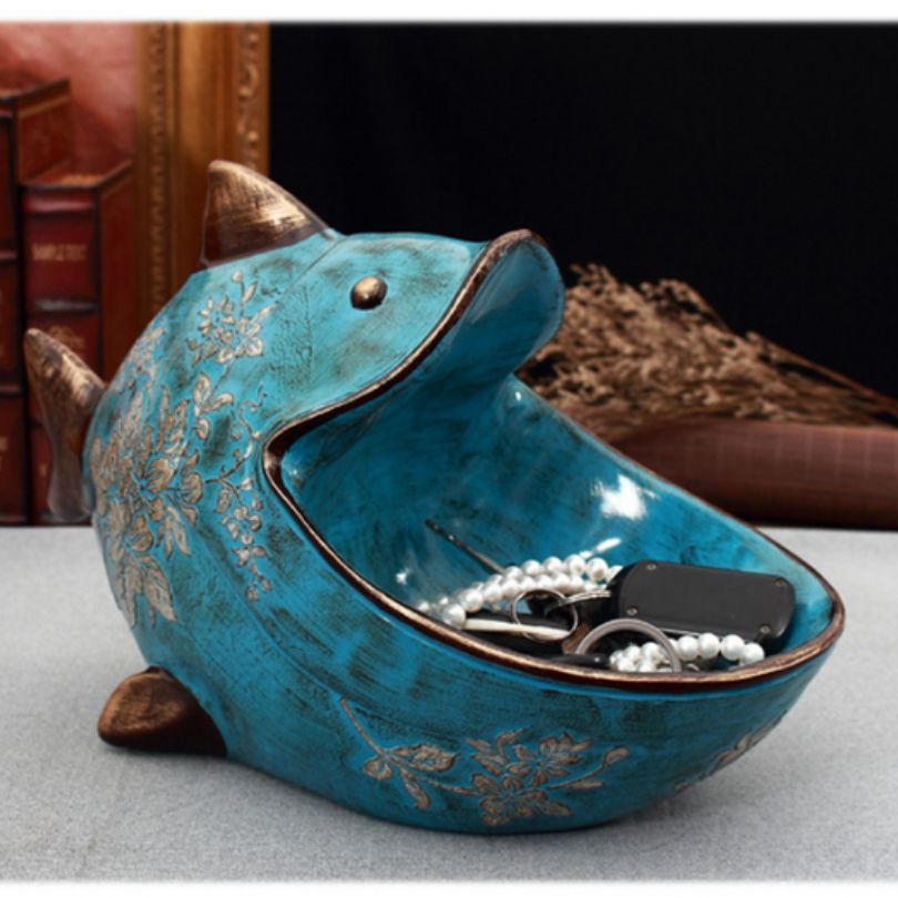 Detailed view of the unique 3D frog decor, ideal for organizing small items in style.