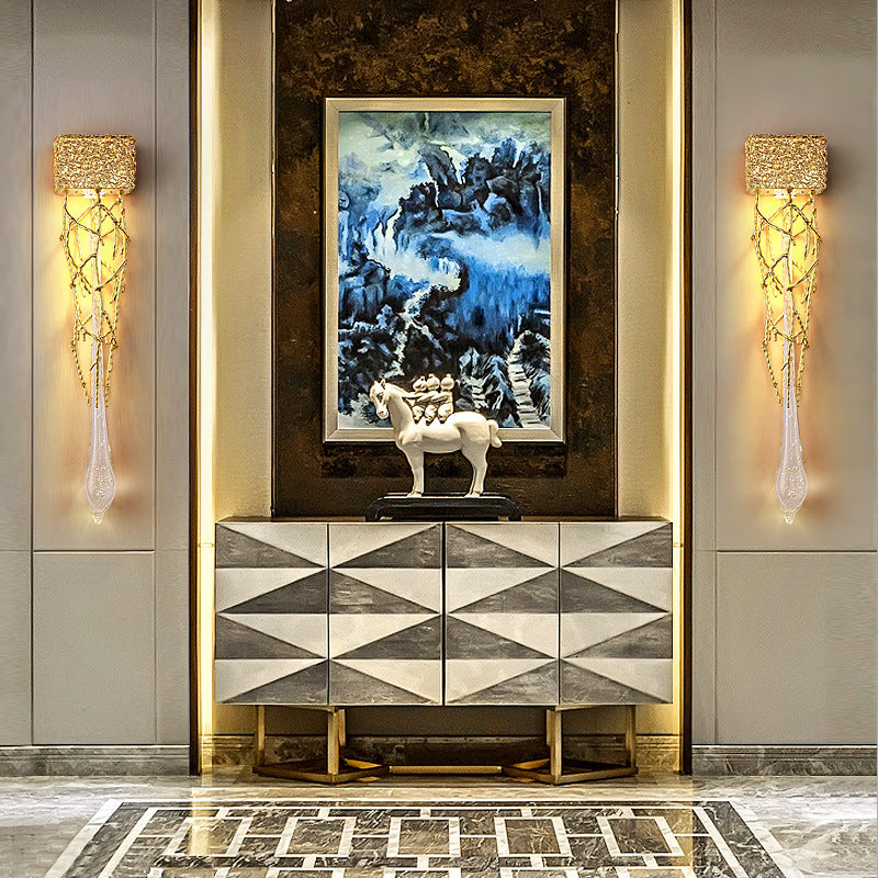 Elegant gold wall sconce showcasing crystal details, ideal for living room decor.