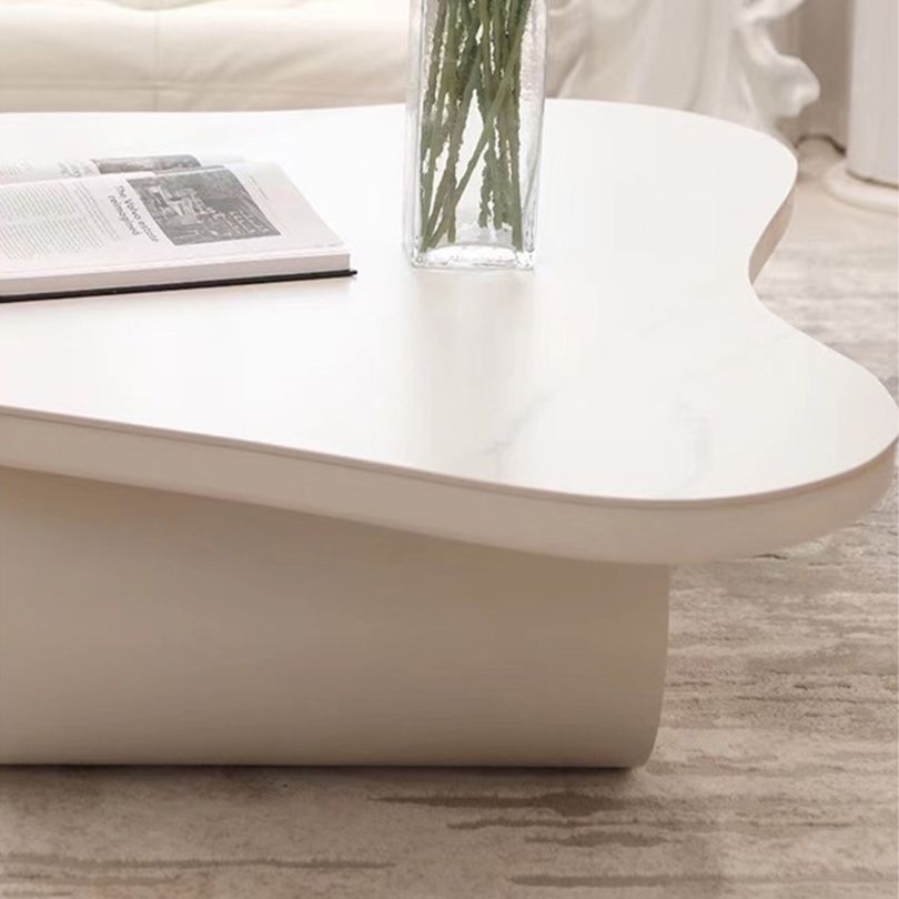 Close-up of the sintered stone surface highlighting its scratch-resistant quality.